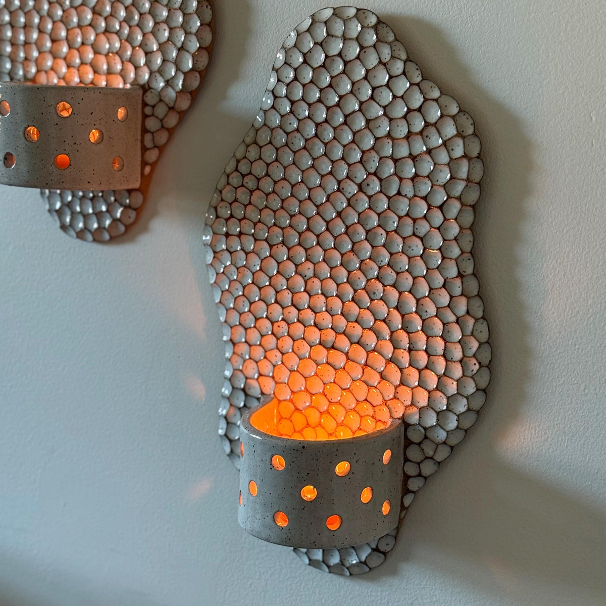 Closer front view of the illuminated honeycomb holder's wavy backplate.